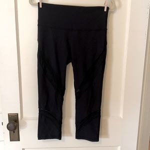 Lululemon black work out leggings. Size 8. No pulling. Back pocket in waistband.